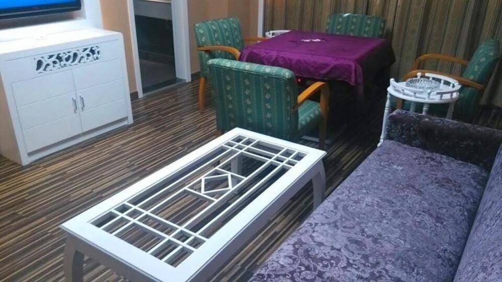 New Zhongxun Business Hotel Yueyang Екстер'єр фото