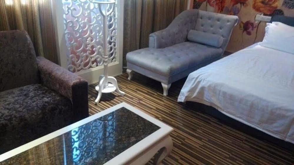 New Zhongxun Business Hotel Yueyang Екстер'єр фото