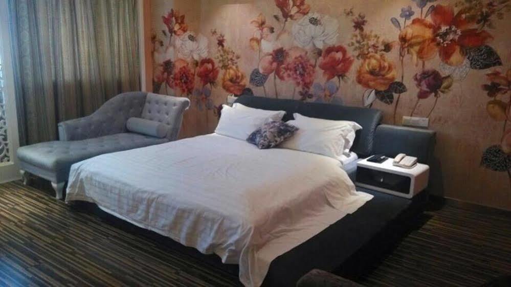 New Zhongxun Business Hotel Yueyang Екстер'єр фото